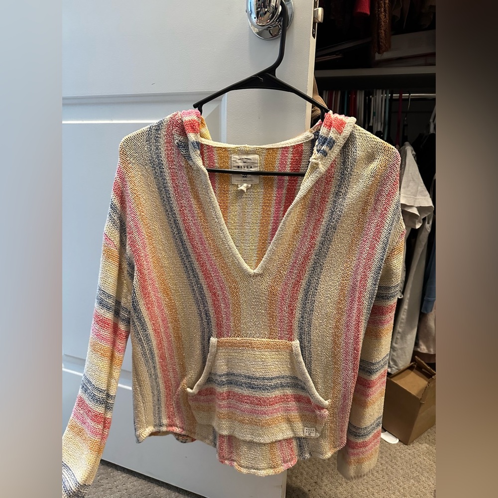 Billabong hooded sweater size small